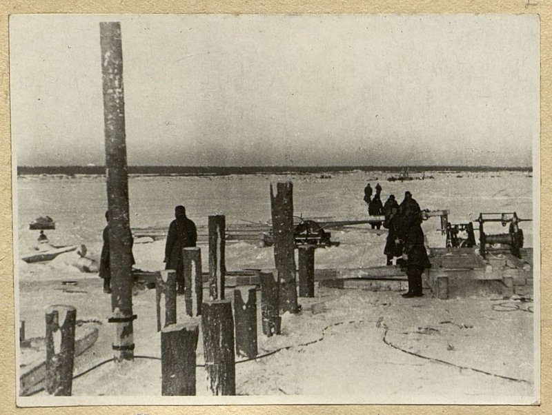 Фотография: Первые забитые сваи