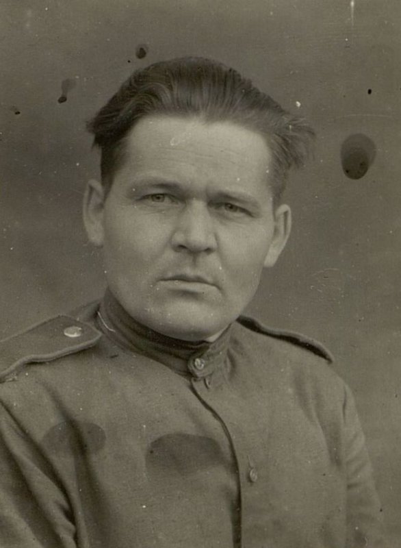 Фотография: Шофер-электромеханик-красноармеец Булгаков М.П.