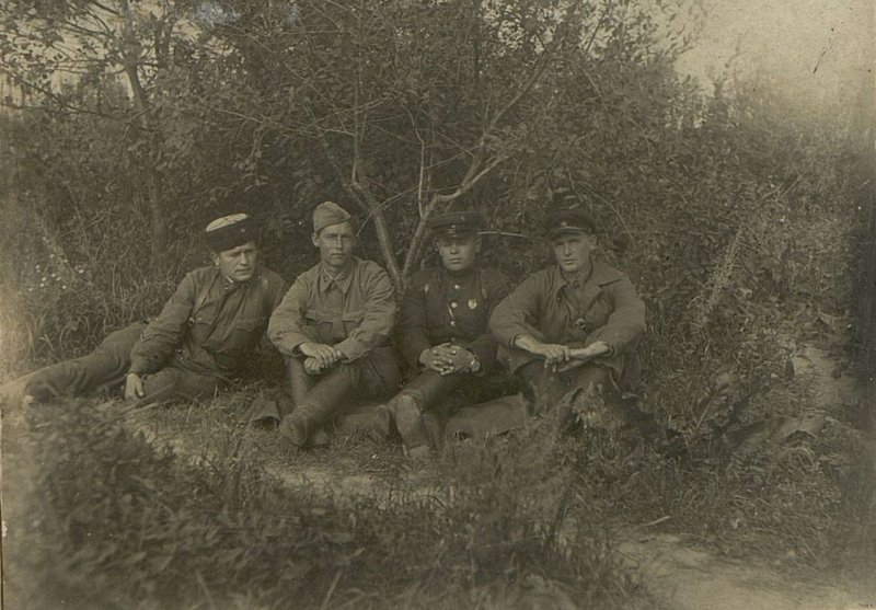 Фотография: Командир полка и Кор с Командиром 22 дивизиона