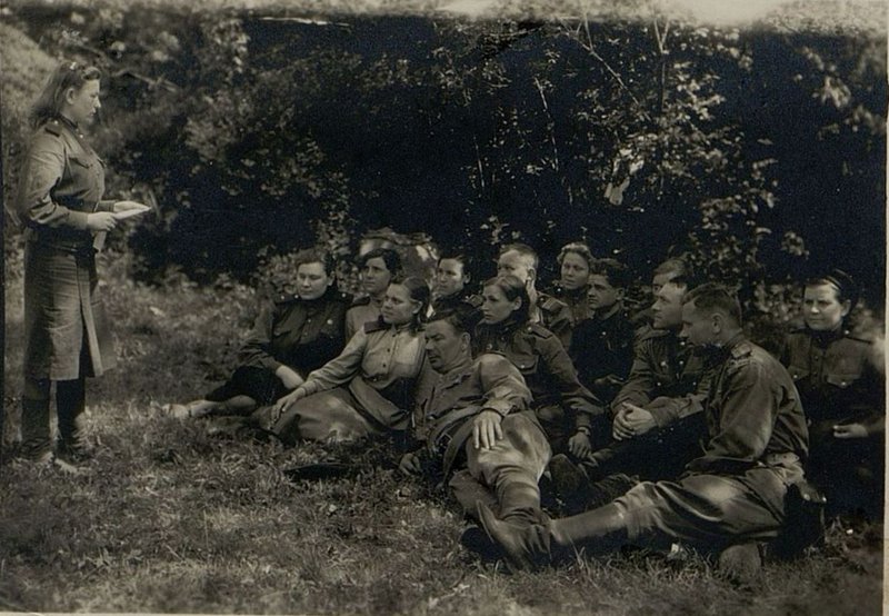 Image: Komsomol assembly of the unit