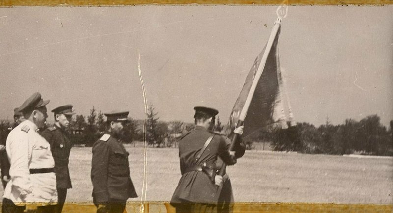 Фотография: Вручение Гвардейского знамени 92 гв. КАП (гвардейского корпусного артиллерийского полка)