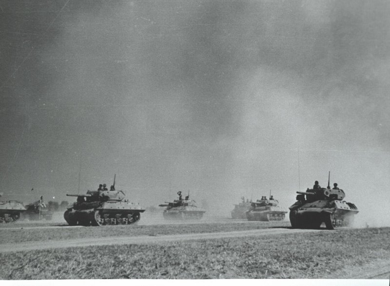 Tank destroyers M10 "Achilles" from the Warsaw Armored Division at the parade in Loretto