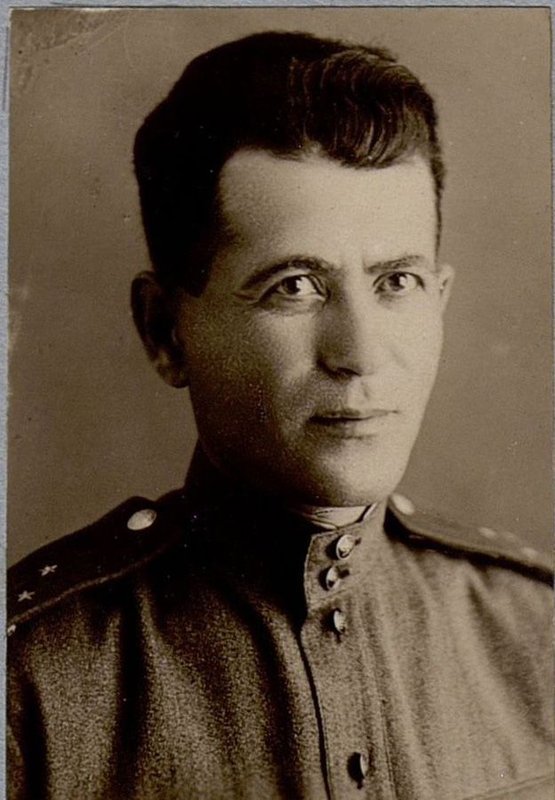 Фотография: Начальнки клуба старший лейтенант Оганесов С.Т.
