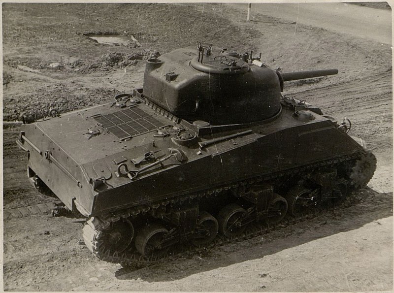 Фотография: Средний танк М4-А2 "Генерал Шерман" (модернизированный американский)
