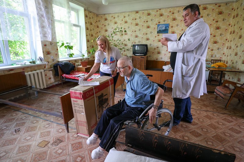 Humanitarian aid distribution in Donetsk region