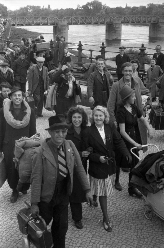 Former prisoners of Nazi prisons and European residents forcibly brought to Germany return to their homeland after their liberation
