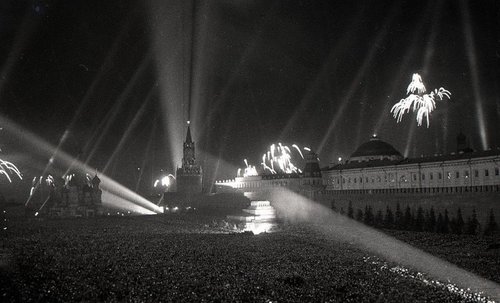 Салют Победы 9 мая 1945 года