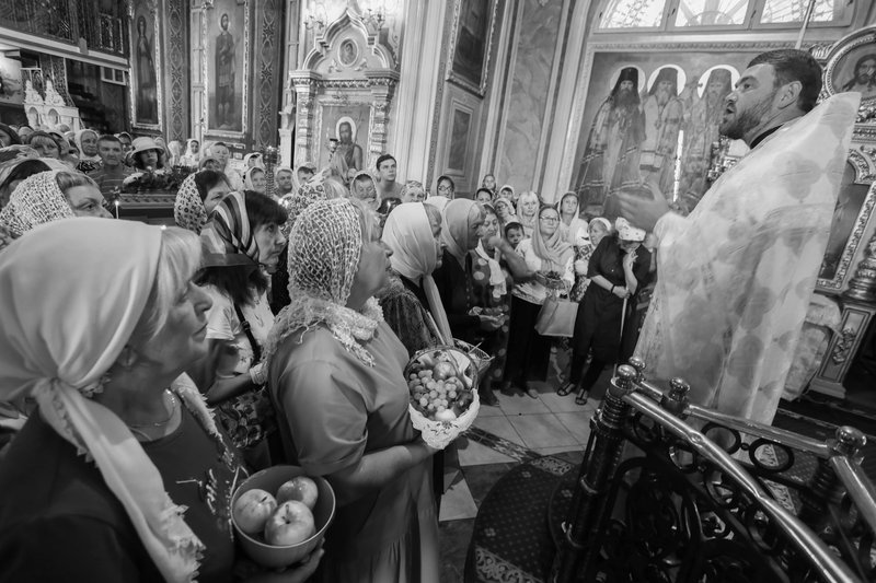 Храм Успения Божией Матери и Великомученика Никиты в Курске, празднование "Яблочного Спаса" 19 августа 2024 года, проповедь настоятеля храма протоиерея Александра