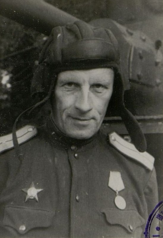 Фотография: Партийный организатор танковой роты Старший лейтенант Гомелло И.И.