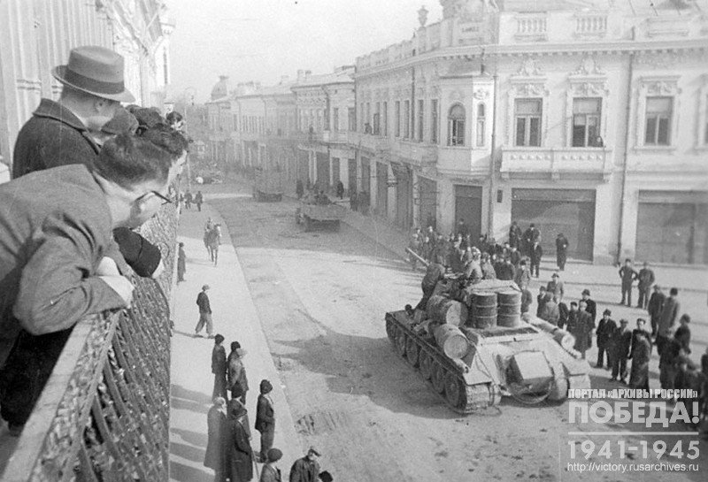 Soviet tanks and trucks entering Botashany, which was liberated from the German invaders