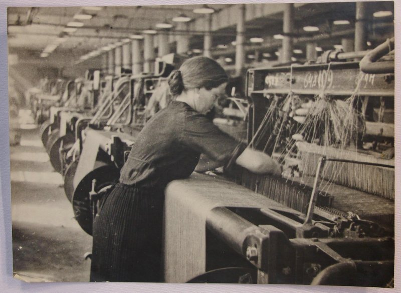 Gayfa Galyautdinova, flax processing plant worker, works 4 weaving machines. Awarded the medal “For labor distinction”