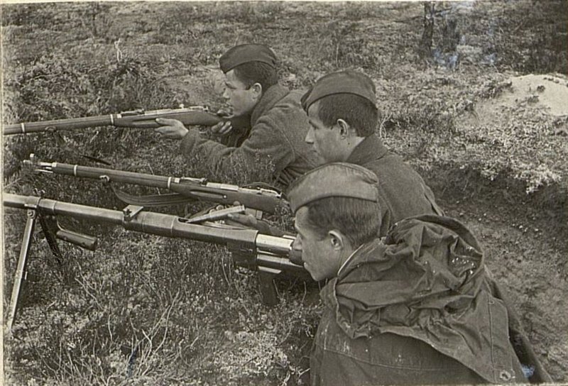 Image: Anti-tank crew of Comrade Zamanova A.G. destroyed the enemy's heavy machine gun