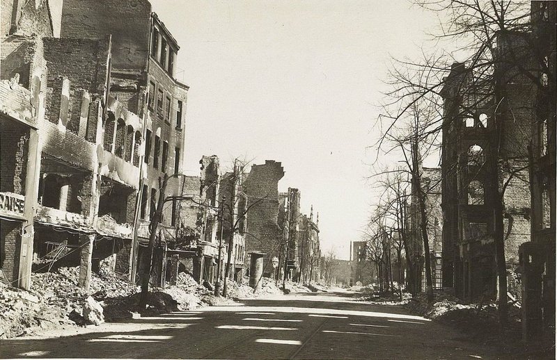 Image: Danzig. Dinner-Gasse street. The results of our air raids