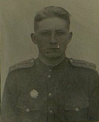 Фотография: Командир понтонного взвода лейтенант Маркин Л.Н.