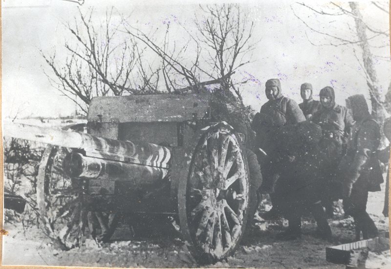 Soldiers of the 13th Guards Rifle Division on firing position near Mamayev Kurgan