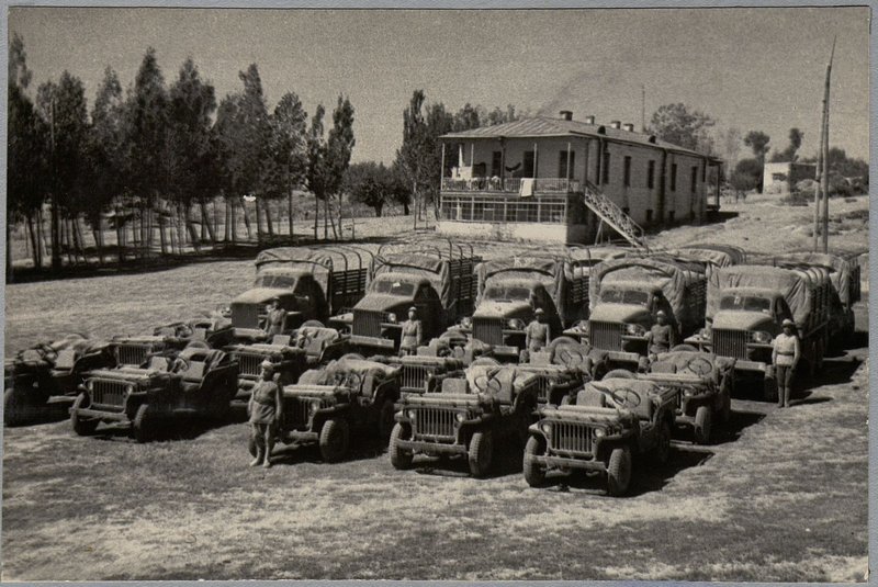 Фотография: Альбом "История 28 автомобильного полка, 1943-1944 гг."