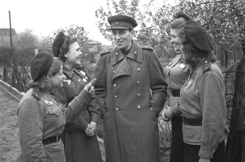 Девушки-снайперы отдельной снайперской роты 3-й ударной армии (Германия)