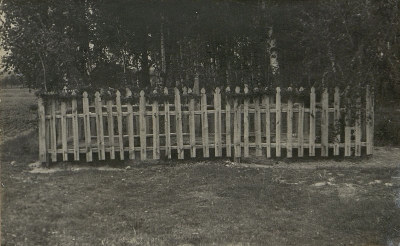 Image: Military burial, Grodno region, Zelvensky district, Kostrovichy village council, cemetery, east of the village of Laski, 500 m