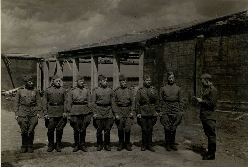 Image: Drill training, study of the charter for drill service