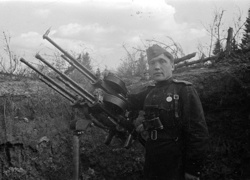 Гвардии старший лейтенант Н.Г. Кунгурцев, командир взвода ПВО 30-го полка 8-й гвардейской им. Панфилова стрелковой дивизии