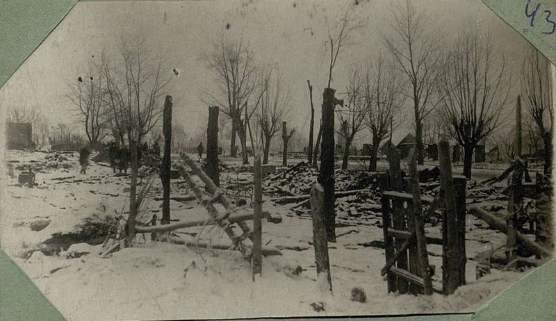 Фотография: Деревня Езвино сожженная фашистами при отступлении. 21 декабря 1941 г.