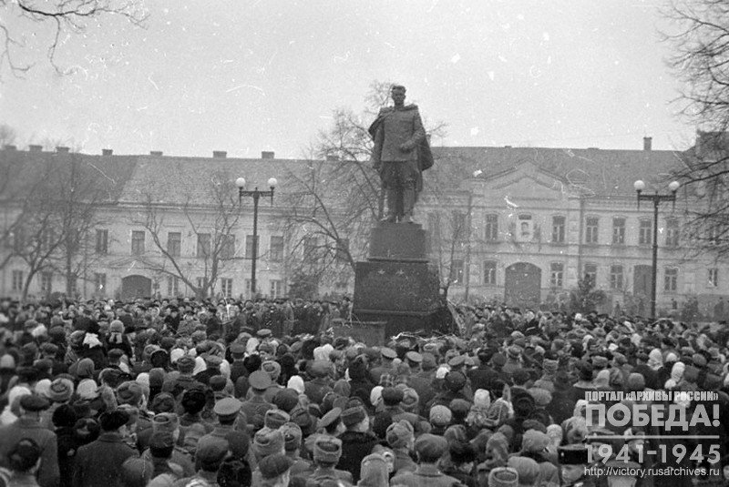 Unveiling of the memorial to I.D.Chernyakhovskiy, twice Hero of the Soviet Union, in Vilnius