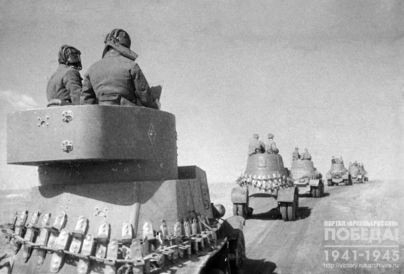 Armoured unit en route to forward positions