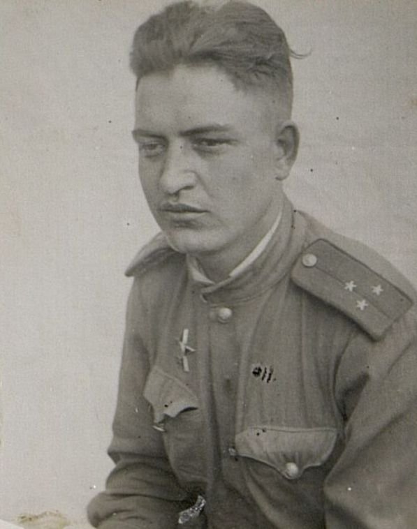 Image: Commander of the 1st Platoon of the Pontoon Company Senior Lieutenant Yaroshenko N.