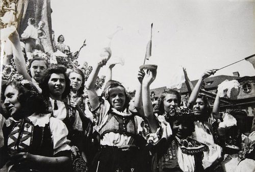 People of Prague welcome their liberators