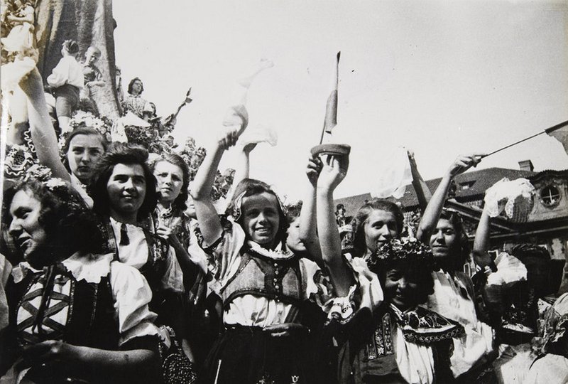 People of Prague welcome their liberators