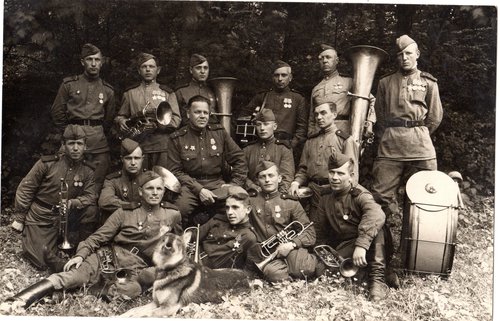 Участники фронтовой художественной самодеятельности 48 инженерно-сапёрной бригады 70 армии, участвовавшие в освобождении Бреста
