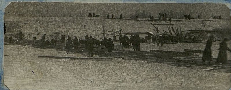 Фотография: Взвод лейтенанта Белова на укладке прогонов