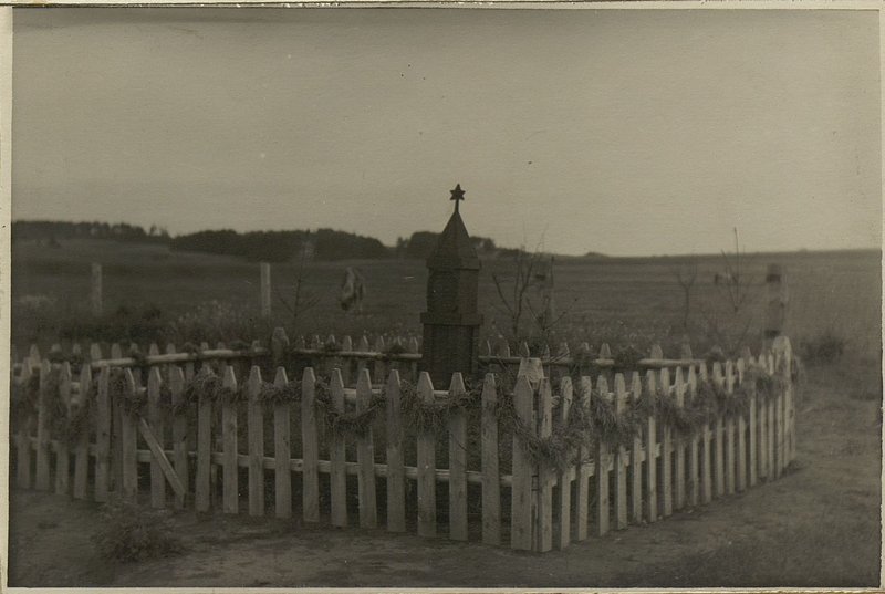 Image: War burial, Oshmyany district, Zhuprany