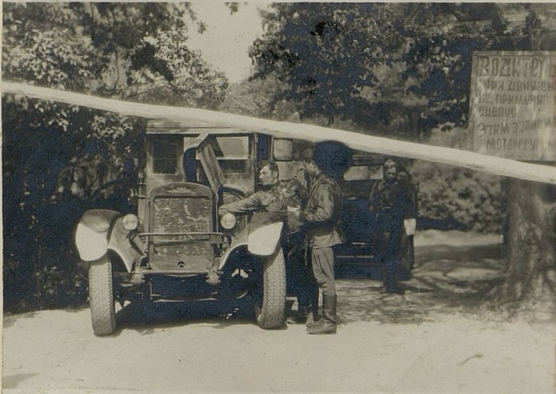 Image: The head of the control and technical point, Sergeant Verbilo, inspects the cars before going on a flight