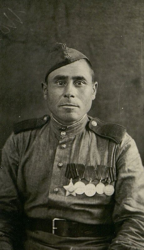 Фотография: Сержант Абдулхак Фахрудинович Фахрудинов, ветеран дивизии