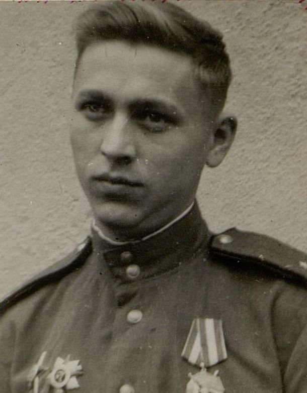 Фотография: Старший лейтенант Волков Н.И. командир взвода 2 понтонной роты