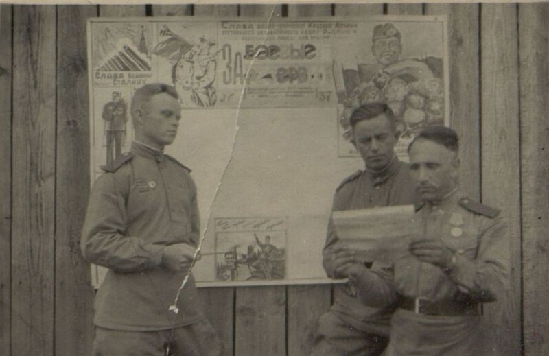 Image: Executive editor Captain Pavlov, decorators Sergeants Kaplan and Kostogryz