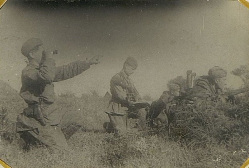 Фотография: Разведка на наблюдательном пункте. Июль 1942 года Западный фронт