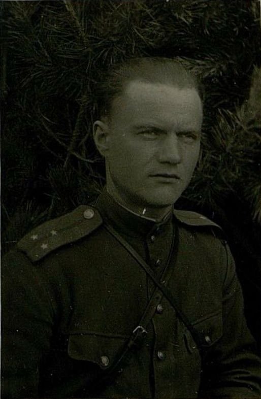 Фотография: Старший лейтенант Прохоров Д.Р. Отвественный секретарь парторганизации