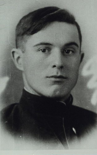 Гвардии лейтенант, артиллерист отряда бронекатеров Волжской военной флотилии С.П. Хватов