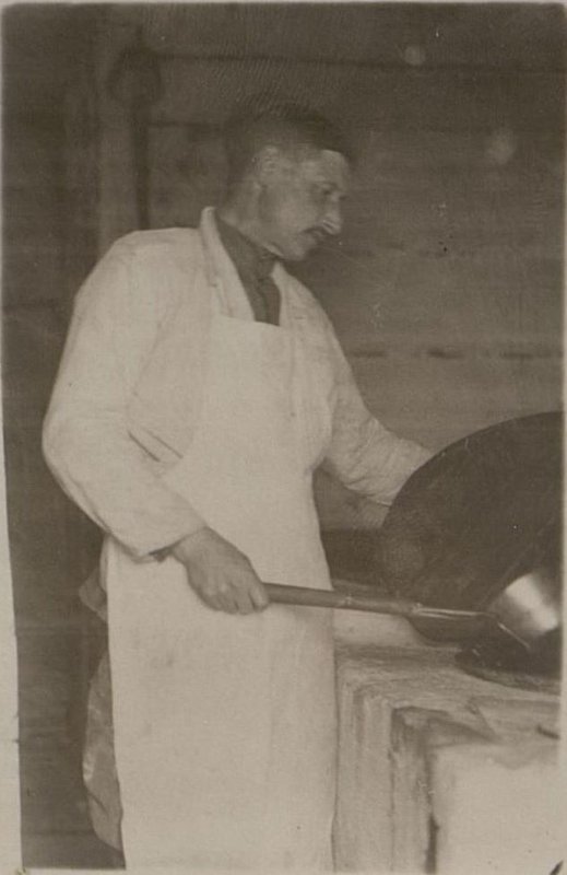 Фотография: Повар-отличник красноармеец Н.А. Ананьев