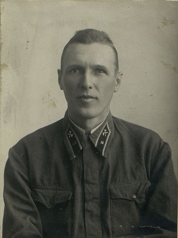Фотография: Адъютант старший капитан Востоков Ю.Д.