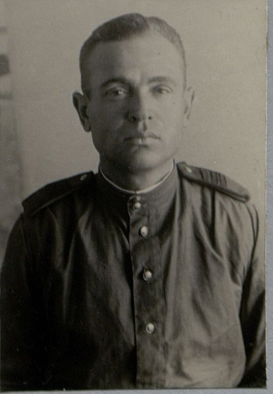 Фотография: Шофер отличник старший сержант Теременко