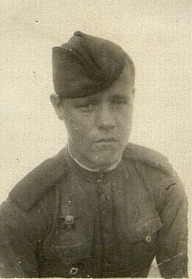 Фотография: Гвардии младшиц сержант Вовулин С.М. командир отделения роты противотанкового батальонаР