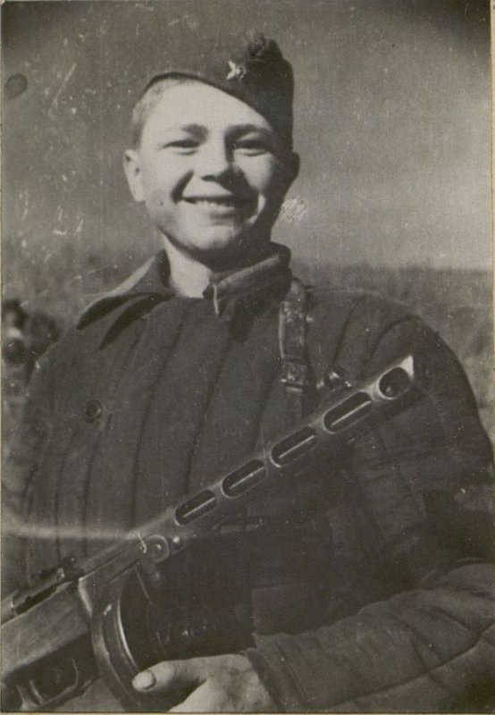 Фотография: Автоматчик 109 стрелковой полк комсомолец сержант Желнов В.