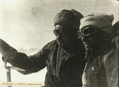 А. Гусев и Л. Кельс, альпинисты, участники операции по установке советских флагов на вершинах Эльбруса