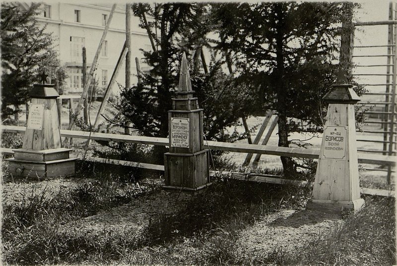 Image: The graves of the sergeant and privates of the Soviet Army who died in the battles for the liberation of Belarus in the period 1941-1945. Glubokoe city, Polotsk region