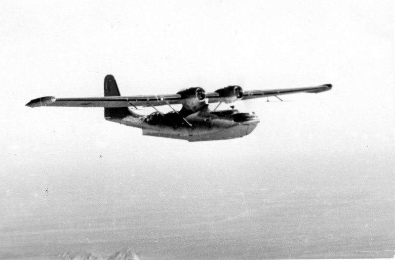 Советская летающая лодка PBN-1 «Каталина» в полете к порту Дальний