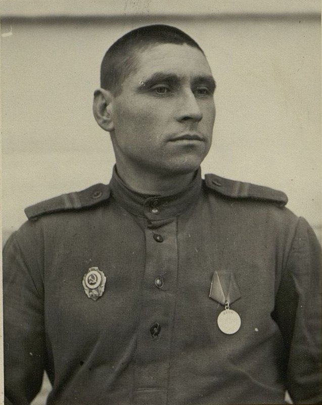 Фотография: Водитель автомашины ЗИС-5 Хоршев