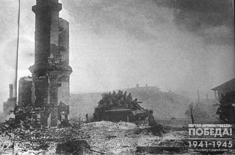 View  one of the destroyed neighborhoods of Minsk after fascists retreat